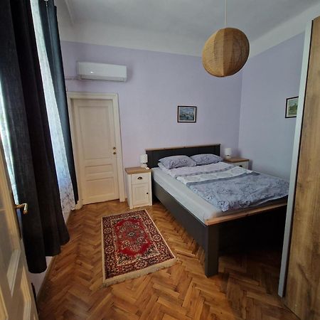 Етаж от къща с двор Apartment Бургас Екстериор снимка