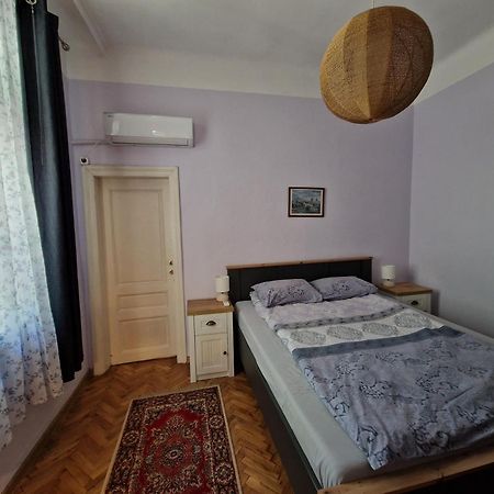 Етаж от къща с двор Apartment Бургас Екстериор снимка